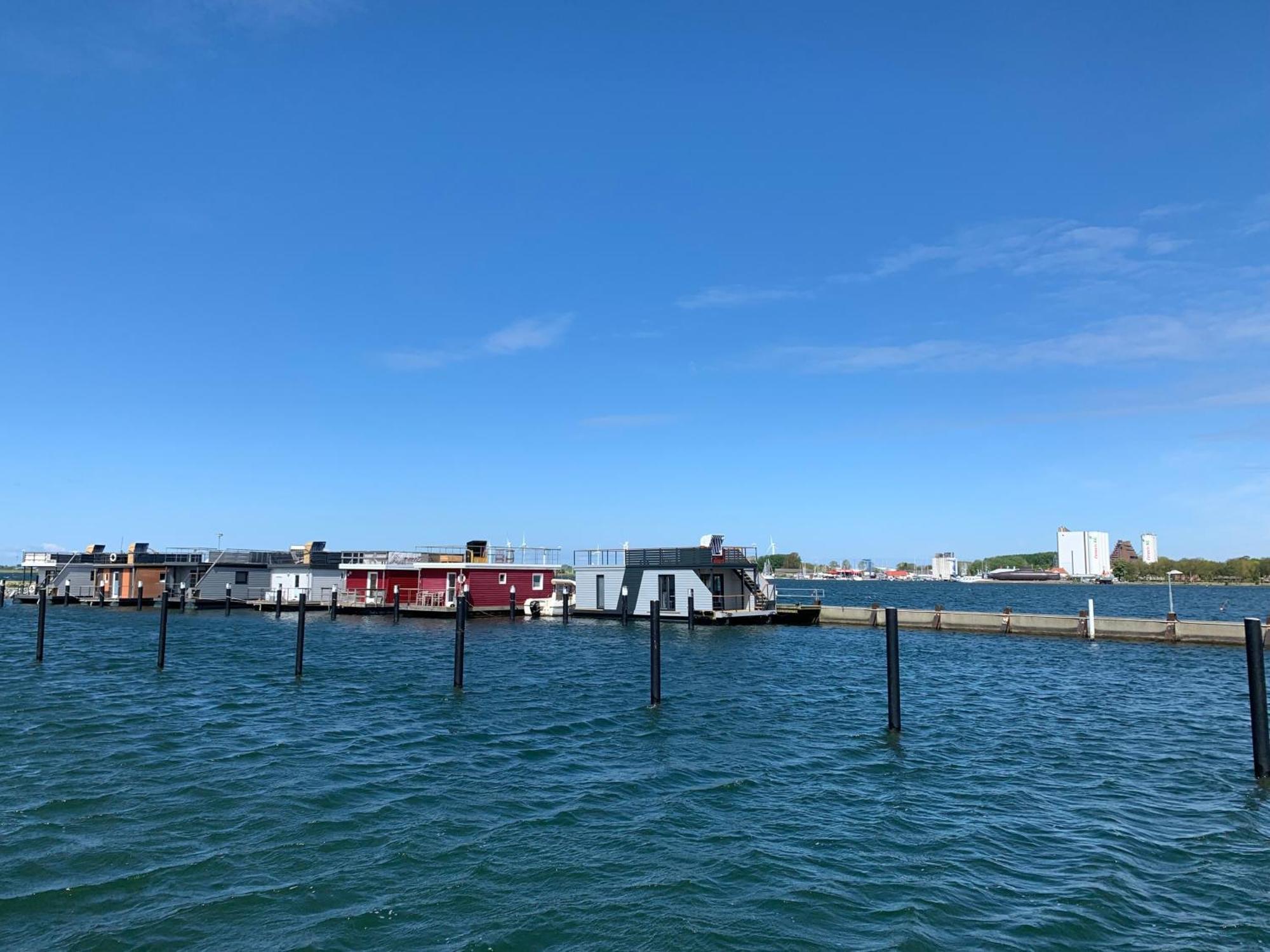 Hotel Hausboot Bali Fehmarn Esterno foto