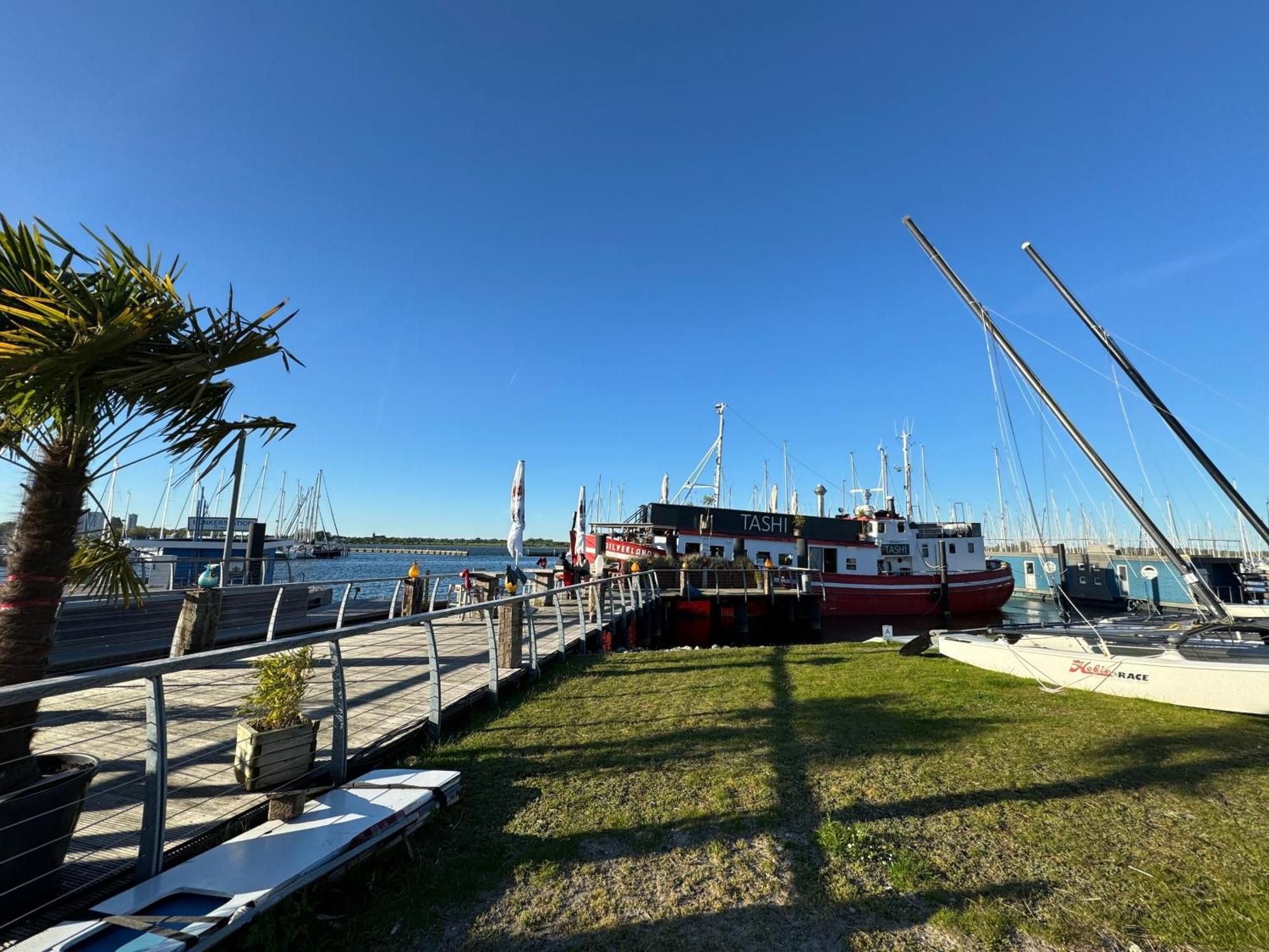 Hotel Hausboot Bali Fehmarn Esterno foto